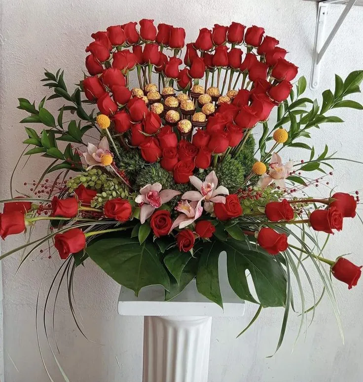 Arreglo de Corazón con Chocolates