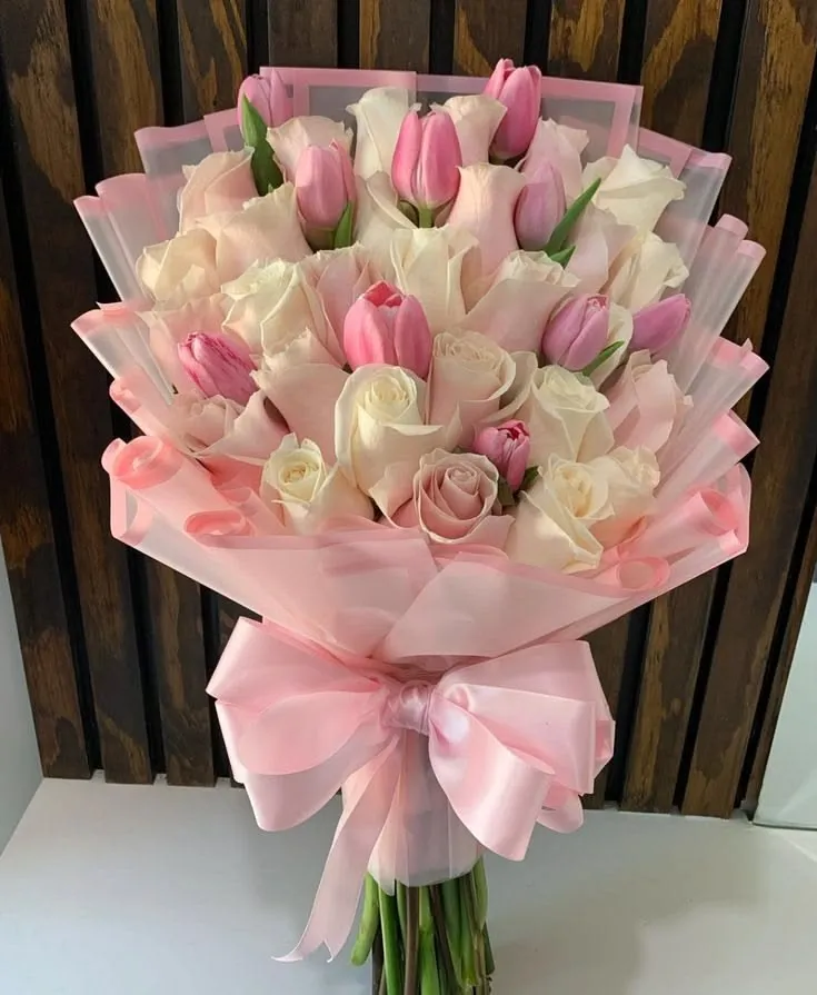 Ramo de Rosas y Tulipanes
