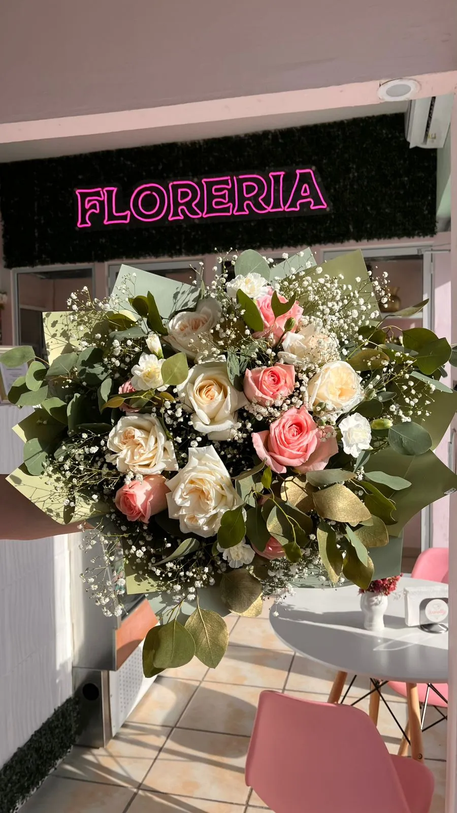 Ramo con Rosas Inglesas